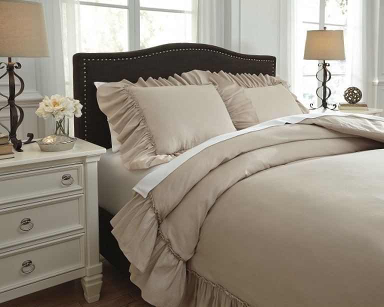 romantic duvet cover set with long ruffled edges XO Ashley
