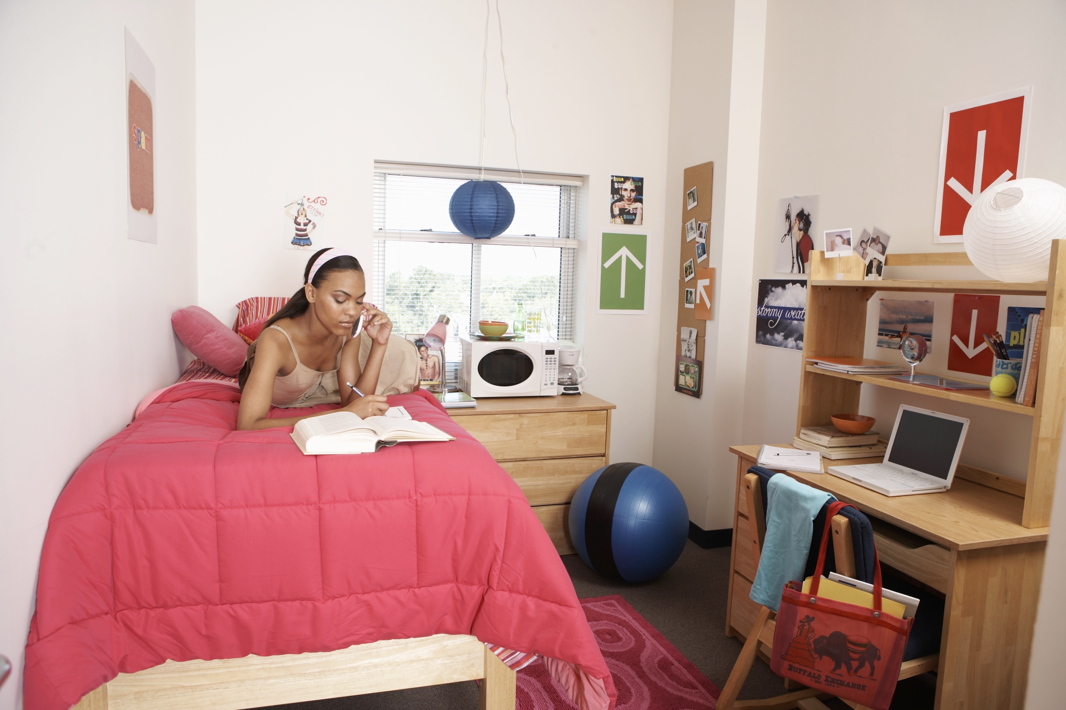 5 College Dorm Room Dos And Don Ts Ashley Furniture