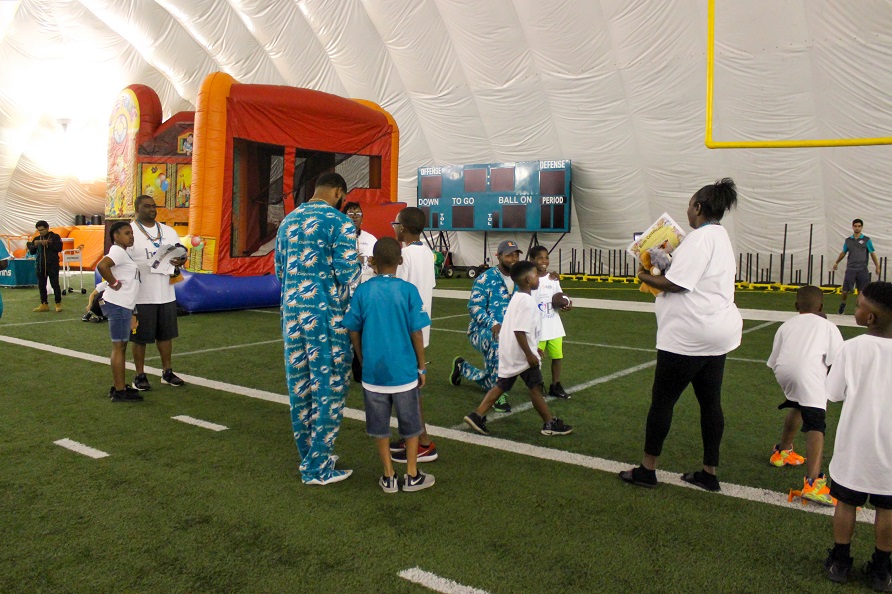 Miami Dolphins partner with City Furniture for Delivering Hopes