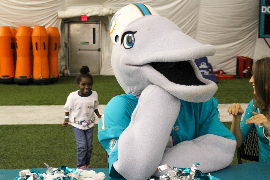 Touchdown! City Furniture, Miami Dolphins bring better sleep to kids in  need - Furniture Today