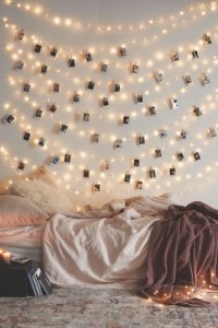 fair lights draped across a well serving as great wall decor for a teenagers bedroom.