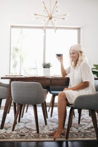 girl drinking mocktail