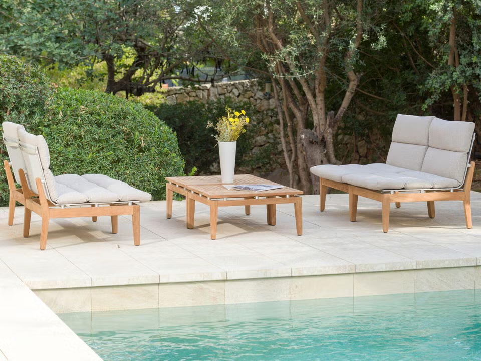Seychelles 4 Lounge Chairs and 2 Coffee Tables
