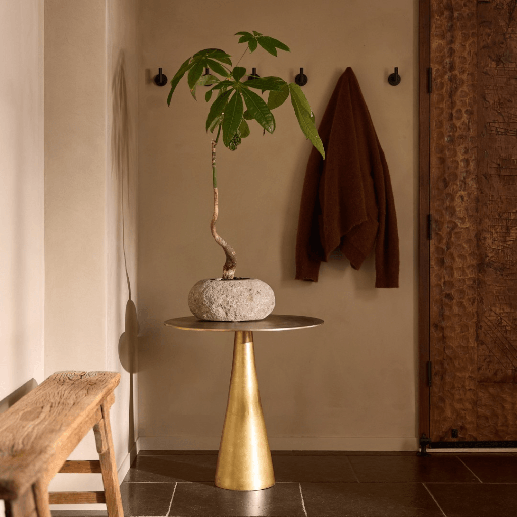Entryway accent table